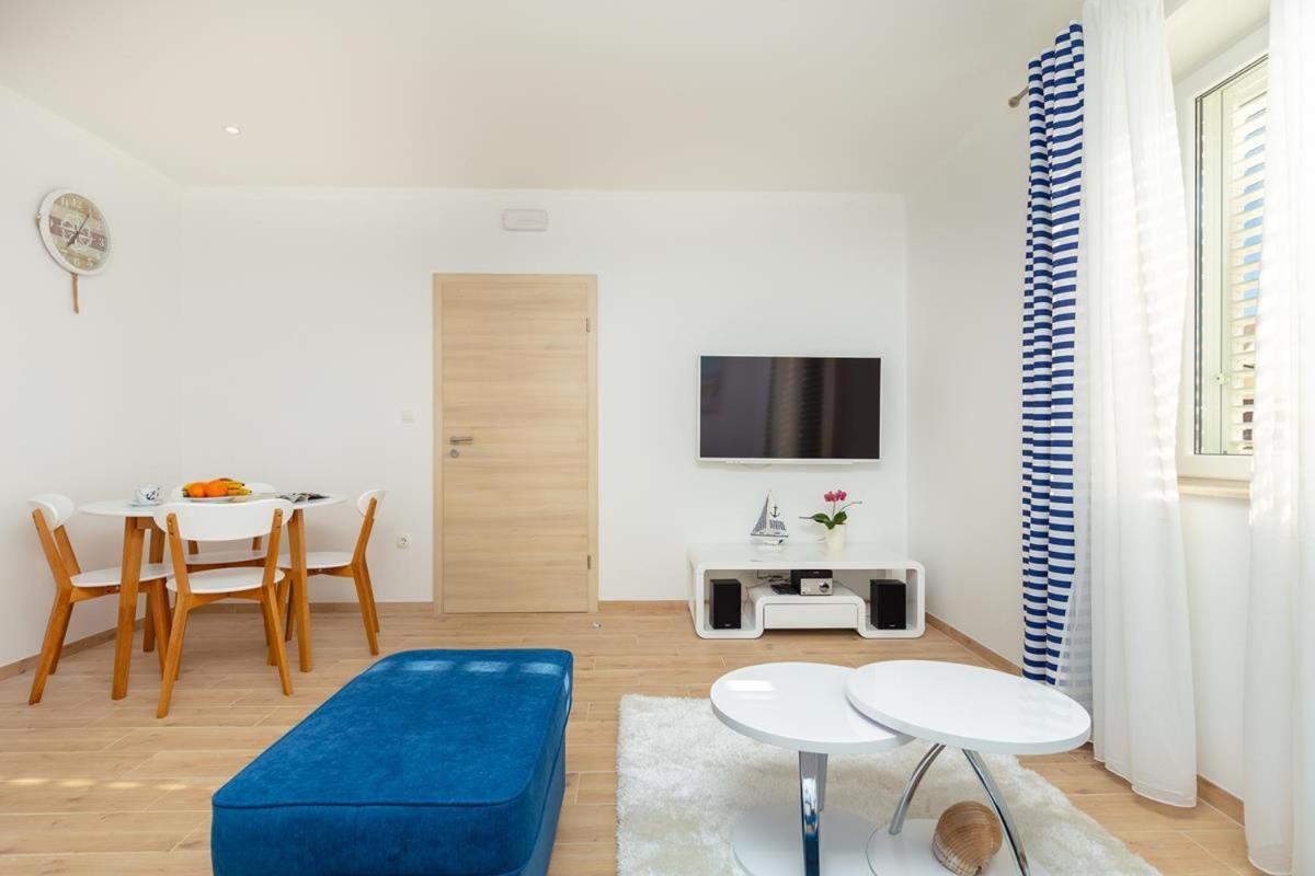 Apartments Red And Blue Mlini Extérieur photo