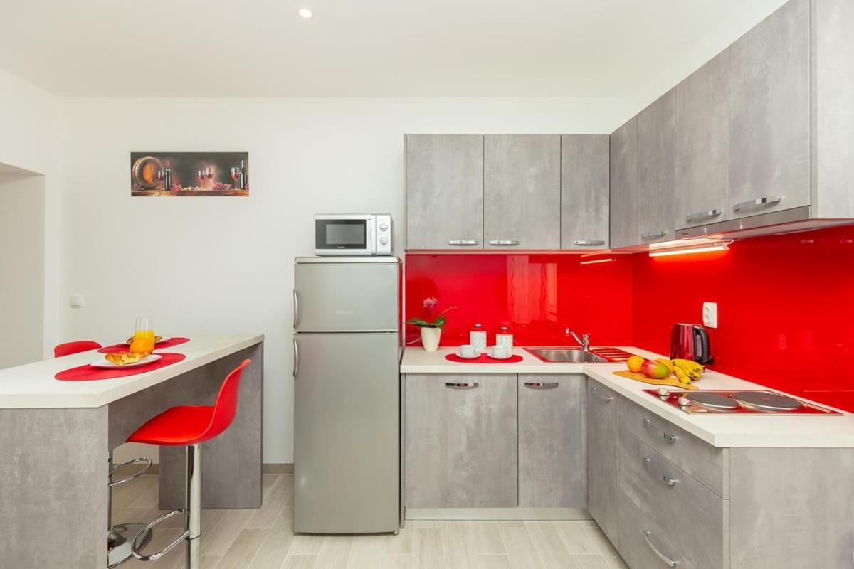 Apartments Red And Blue Mlini Extérieur photo